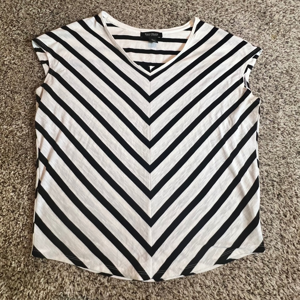 White House Black Market Womens Medium Black White Chevron V-Neck Cap Sleeve Top